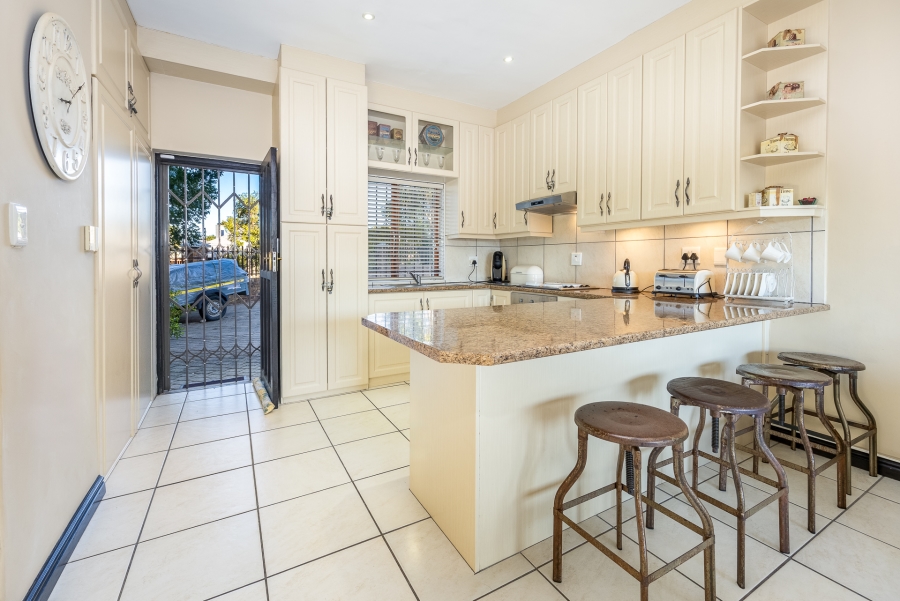 6 Bedroom Property for Sale in Eversdal Western Cape